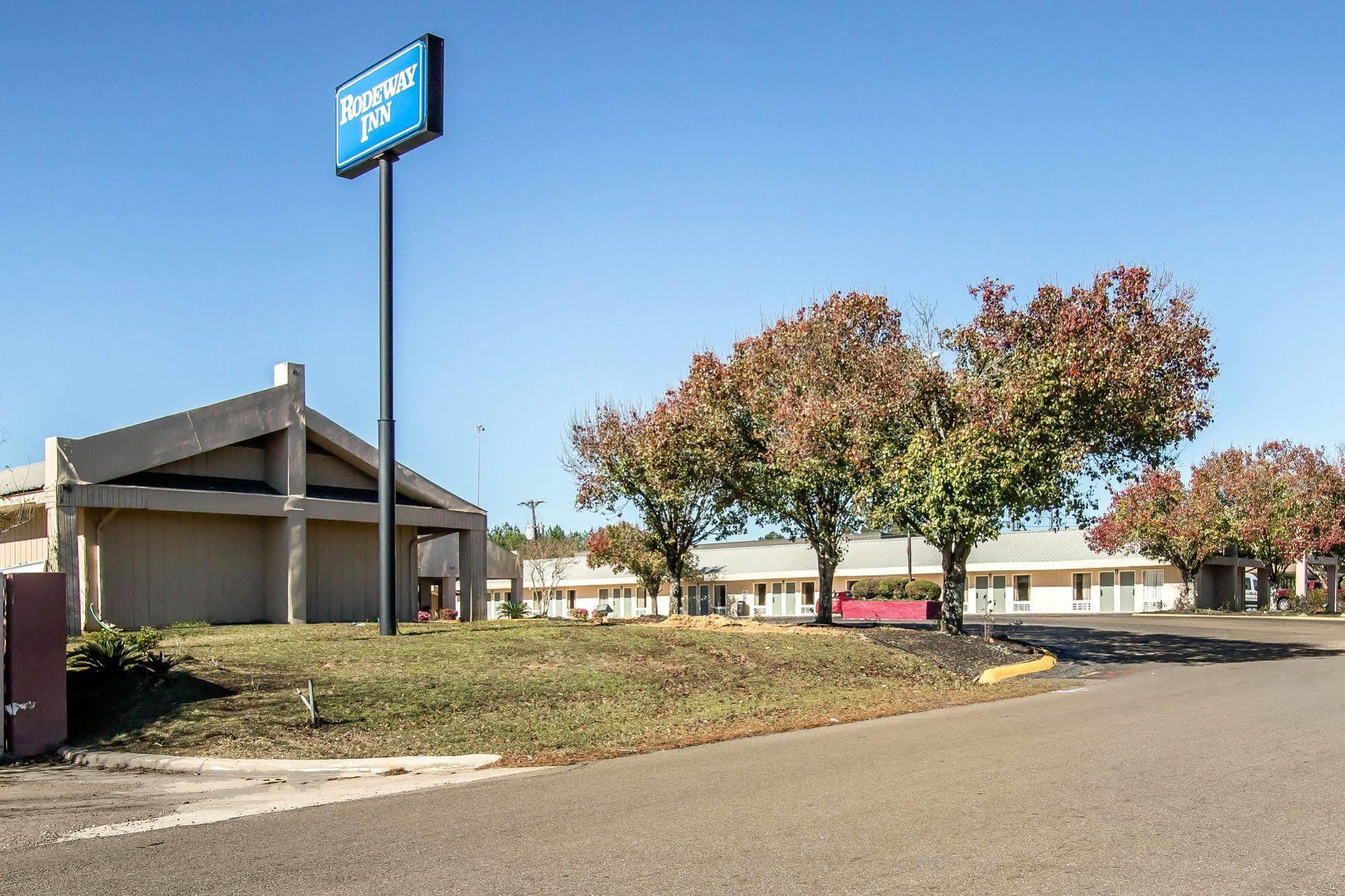 Rodeway Inn & Suites Brookhaven Exterior foto